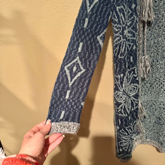 Free People Kai Pom Pom Tassel Fringe Geo Print Cardigan Blue Size Medium - Picture 5 of 7